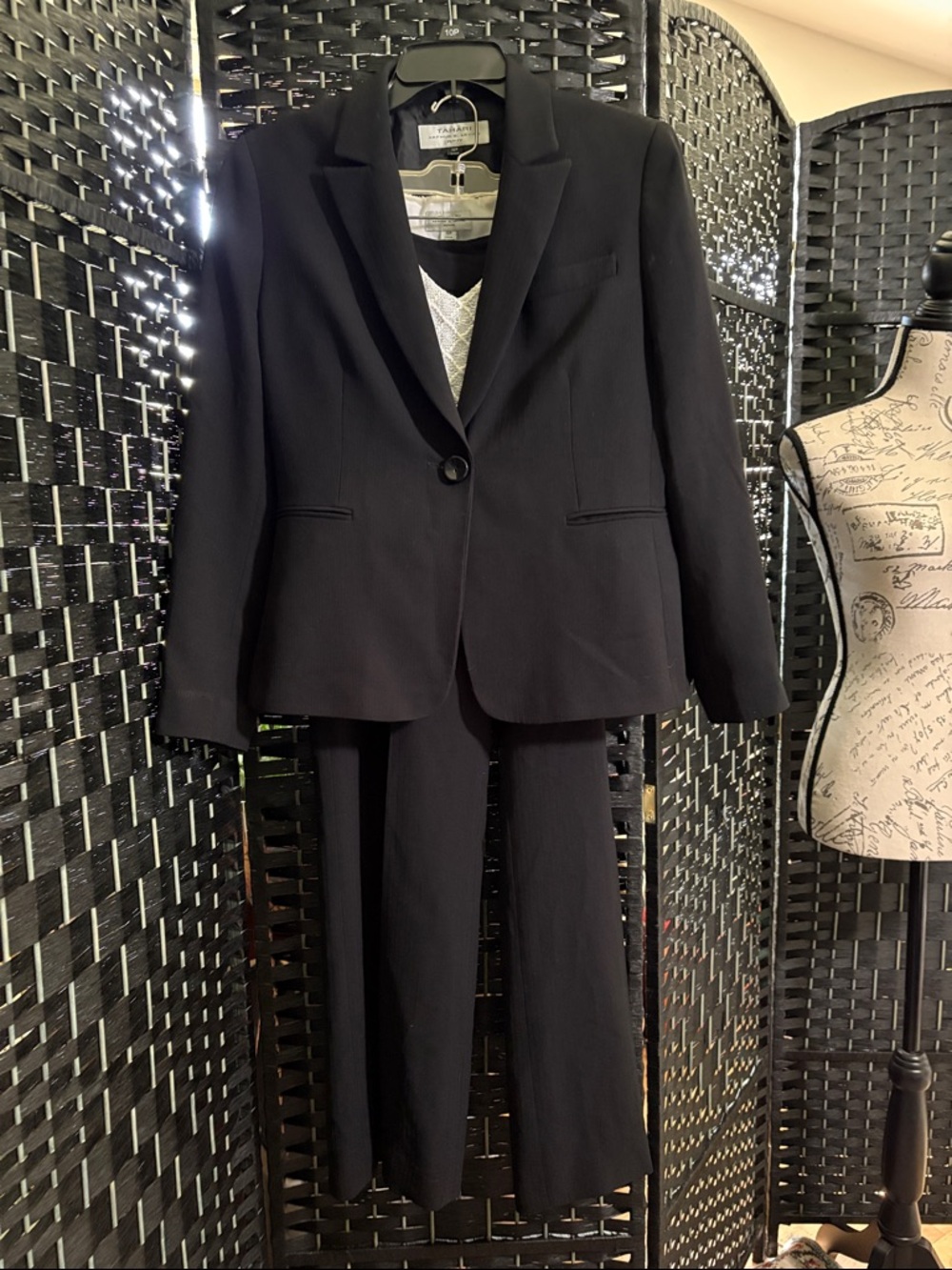 Tahari Black Women's Business Suit. Blazer, Sleeveless Top and Pants Suit 10P